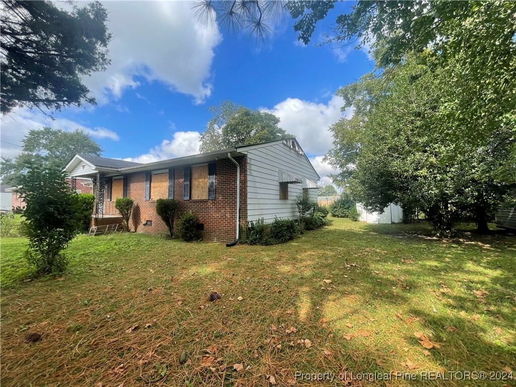 Property Photo:  605 McInnis Street  NC 28372 