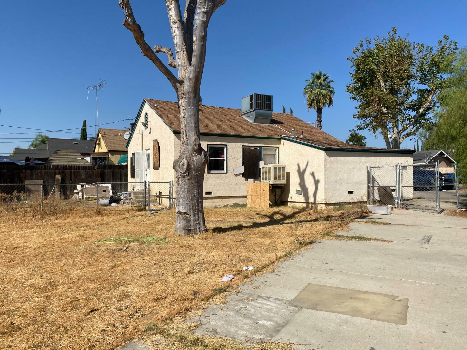 Property Photo:  732 E Simpson  CA 93704 