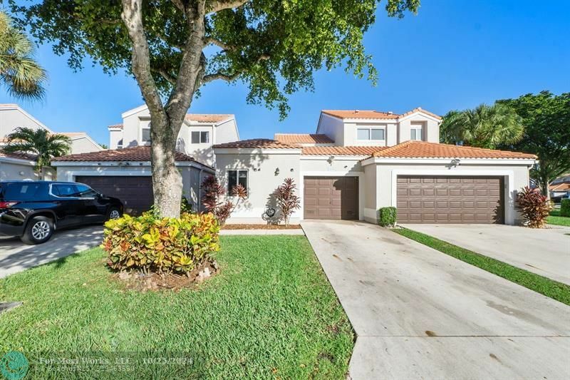 Property Photo:  10455 Lake Vista Cir 10455  FL 33498 