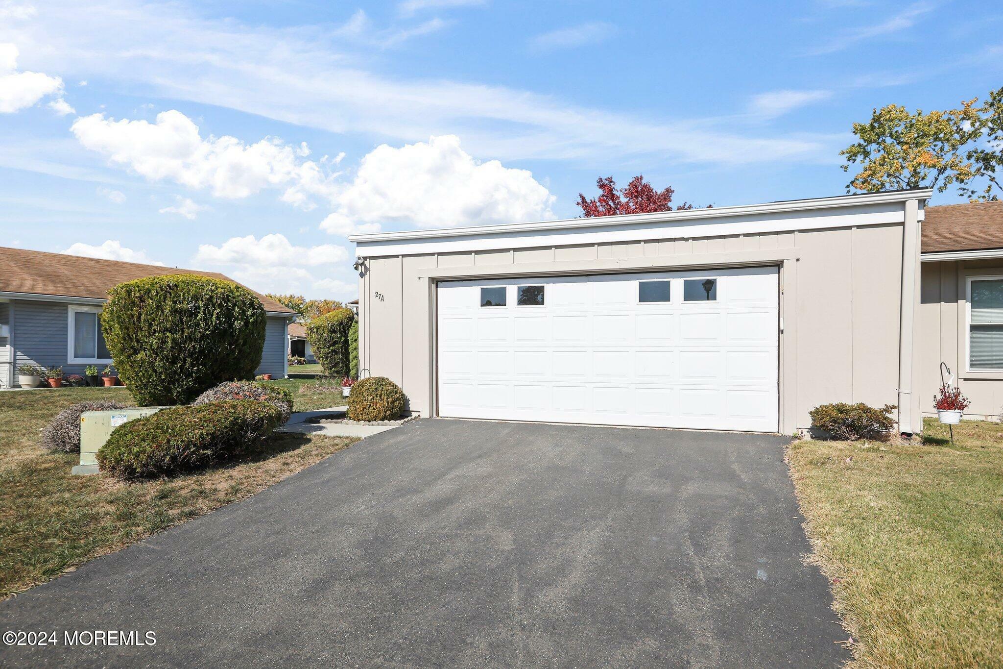 Property Photo:  27 Larch Plaza 27A  NJ 08831 