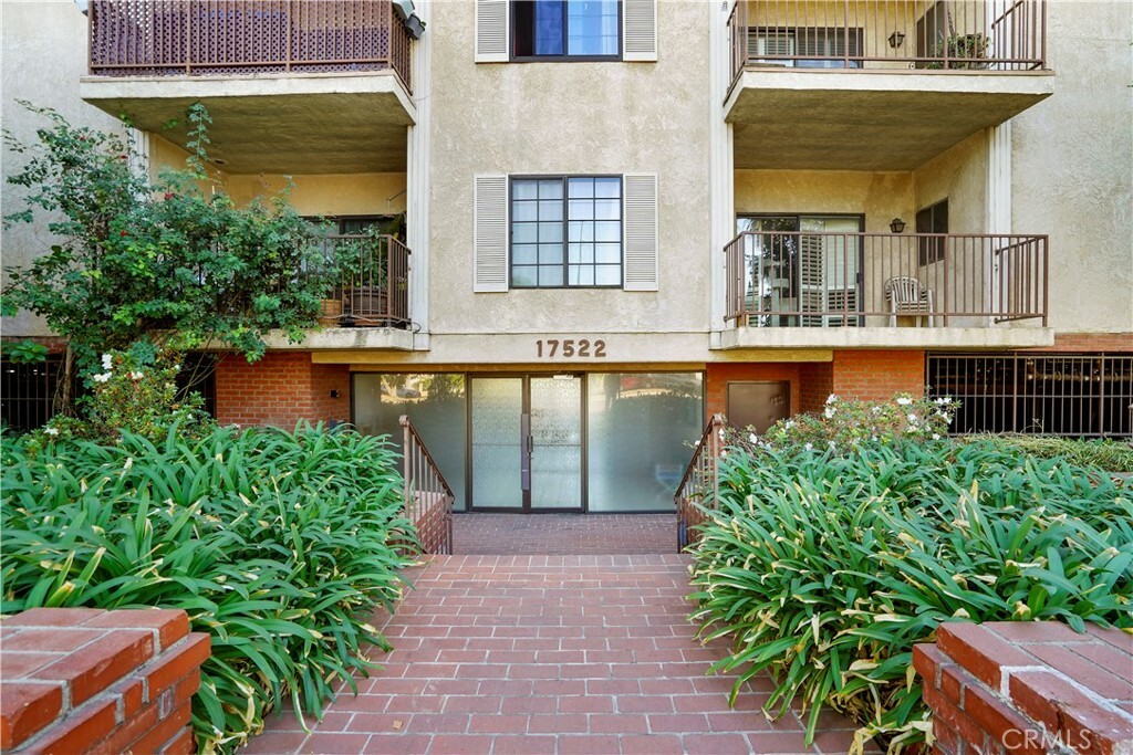 Property Photo:  17522 Sherman Way 104  CA 91406 