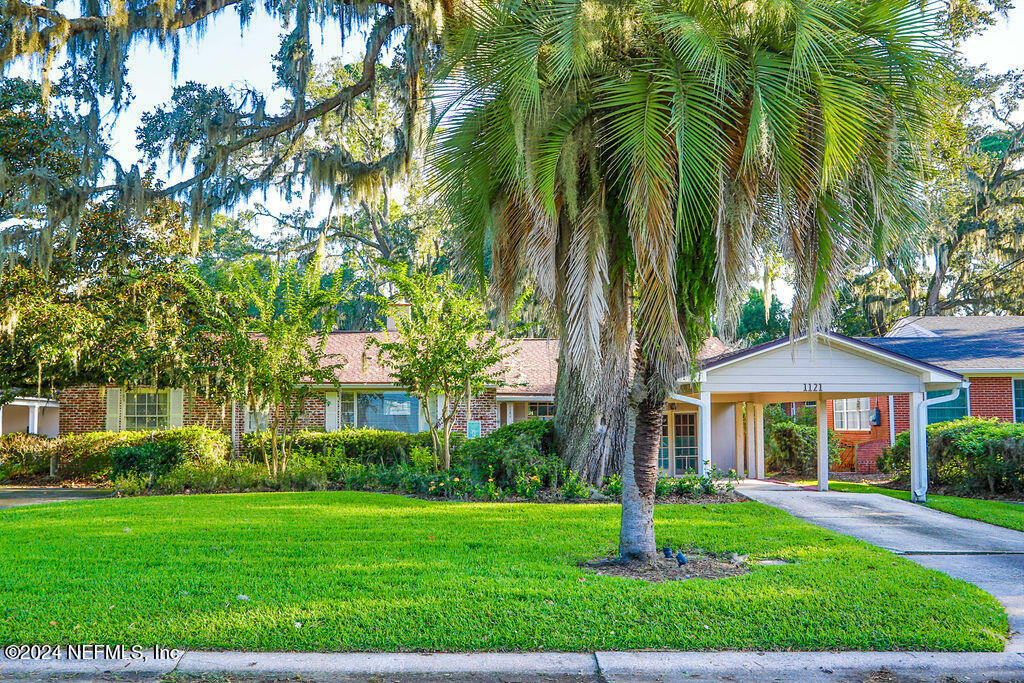 Property Photo: 1121 Lakewood Road FL 32207