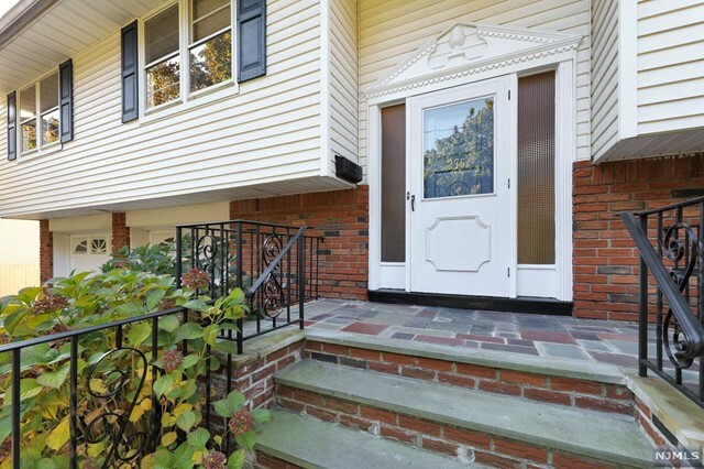 Property Photo:  276 Taft Court  NJ 07652 