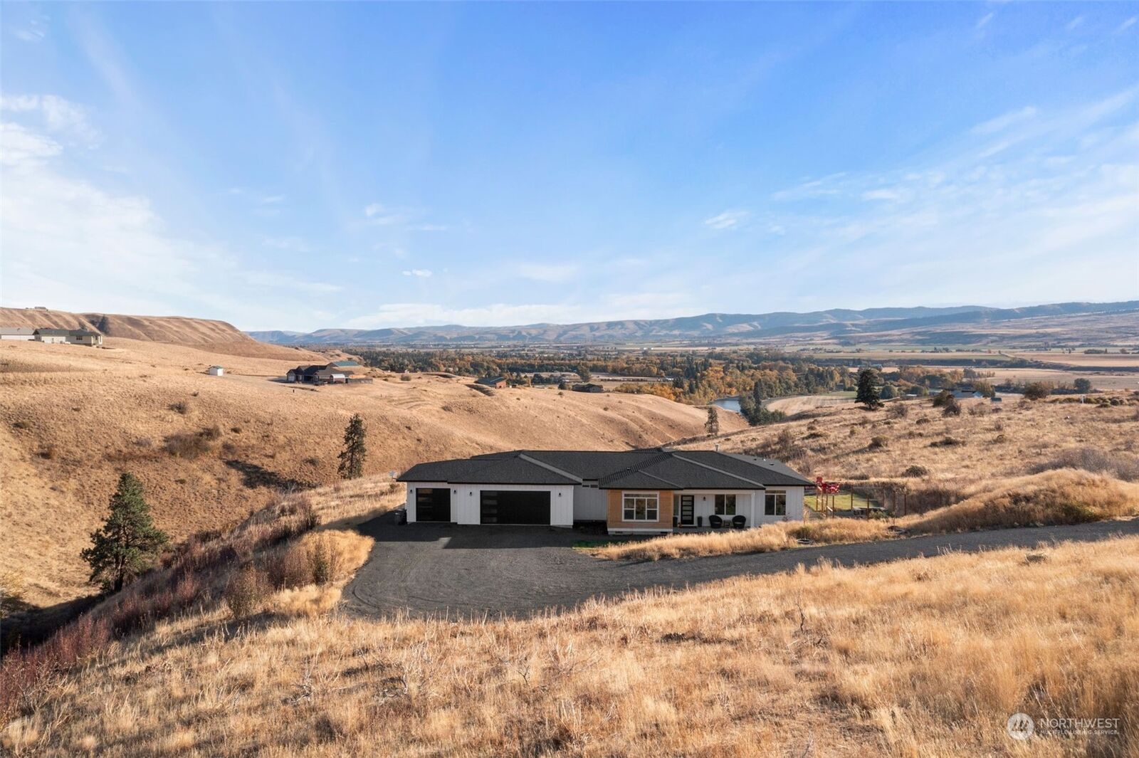 Property Photo:  1601  Deer Valley Drive  WA 98926 
