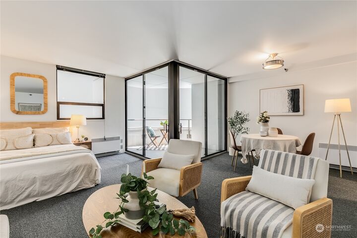 Property Photo:  2621  2nd Avenue 307  WA 98121 