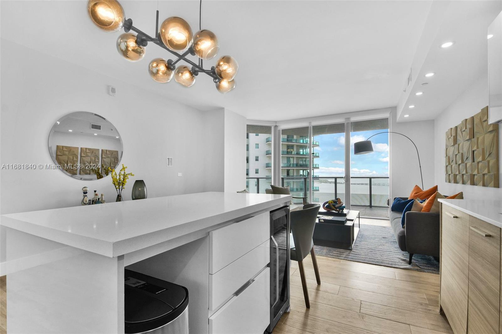 Property Photo:  1300 Brickell Bay Dr 2509  FL 33131 