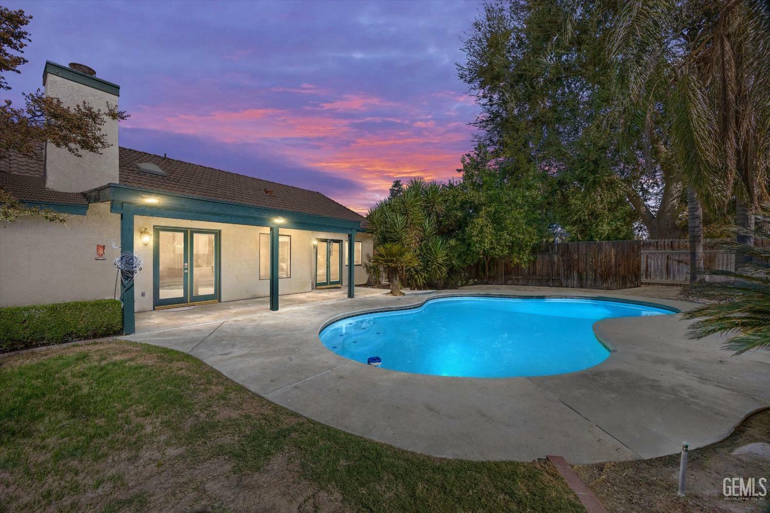 Property Photo:  9405 Huntsman Oak Court  CA 93311 