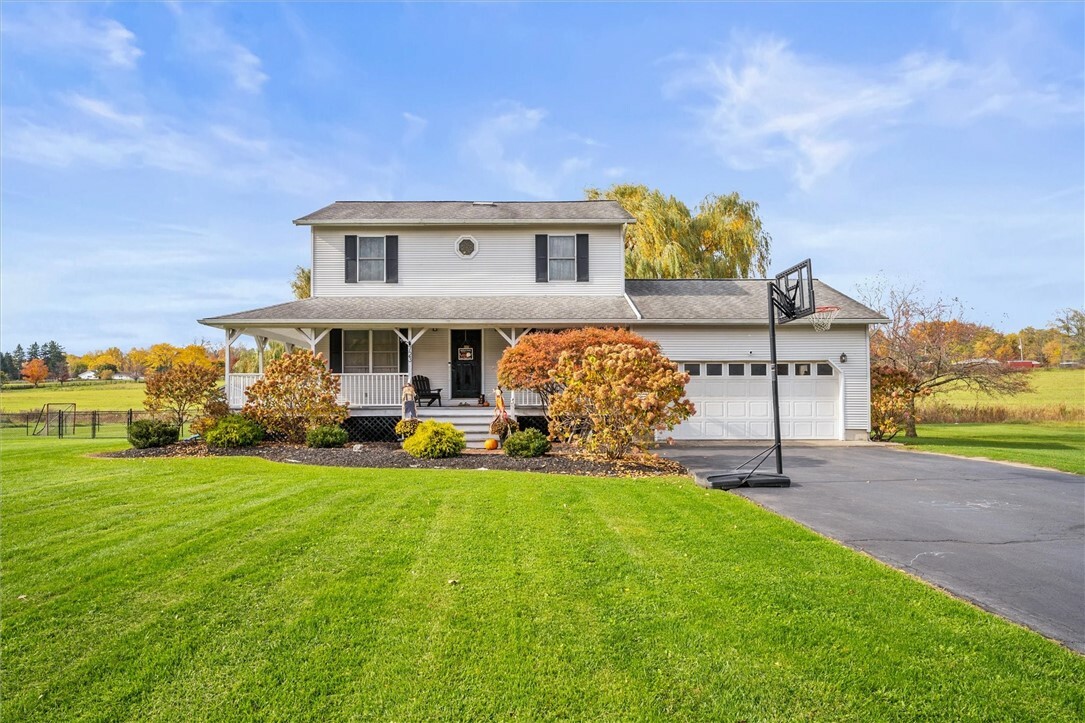 Property Photo:  723 White Springs Drive  NY 14456 