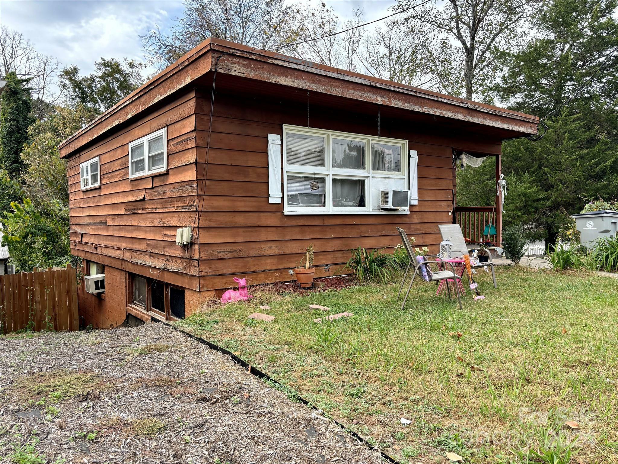 Property Photo:  408 Mulberry Street  NC 28645 