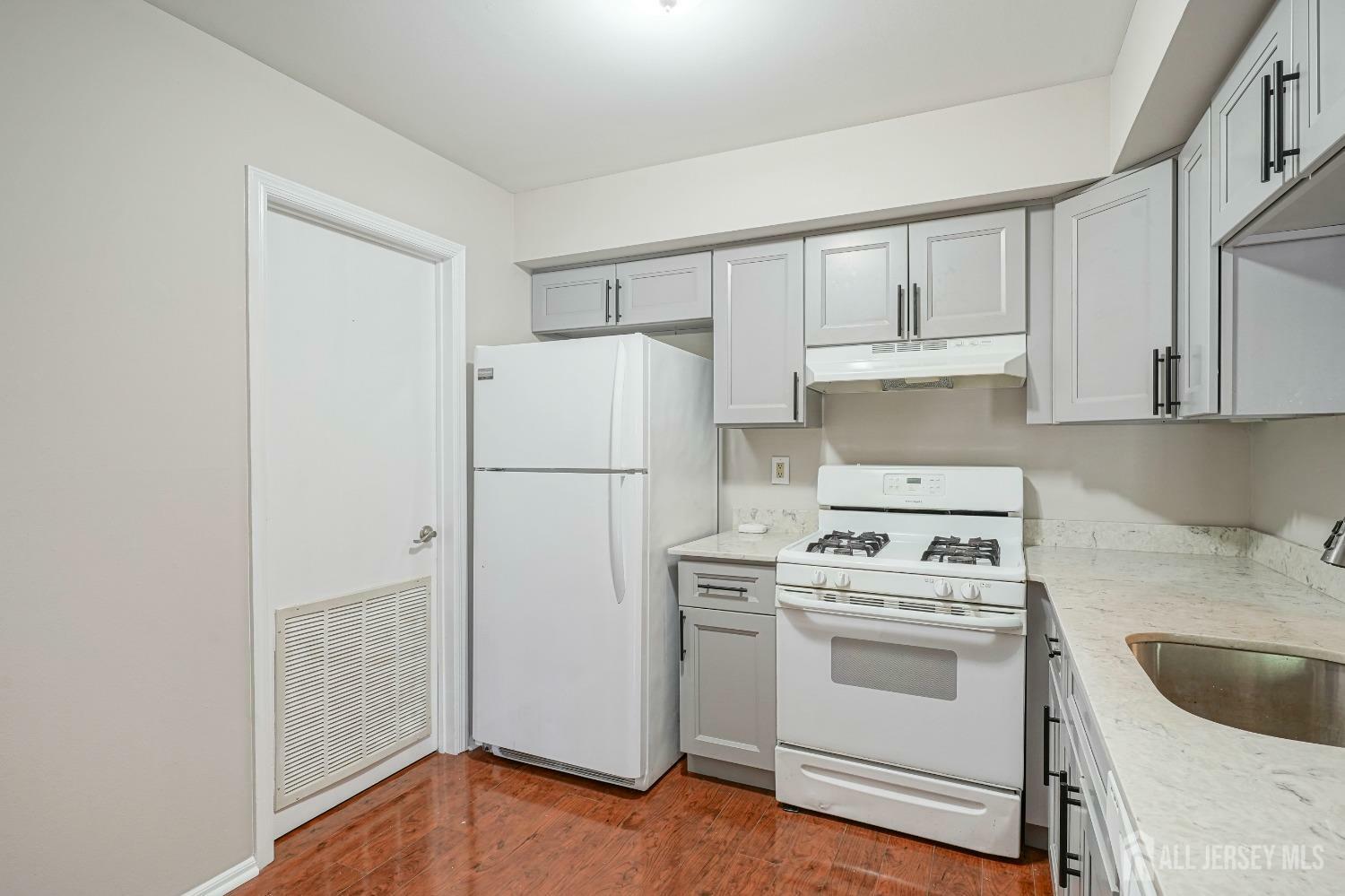 Property Photo:  807-A Harwood Court  NJ 08054 