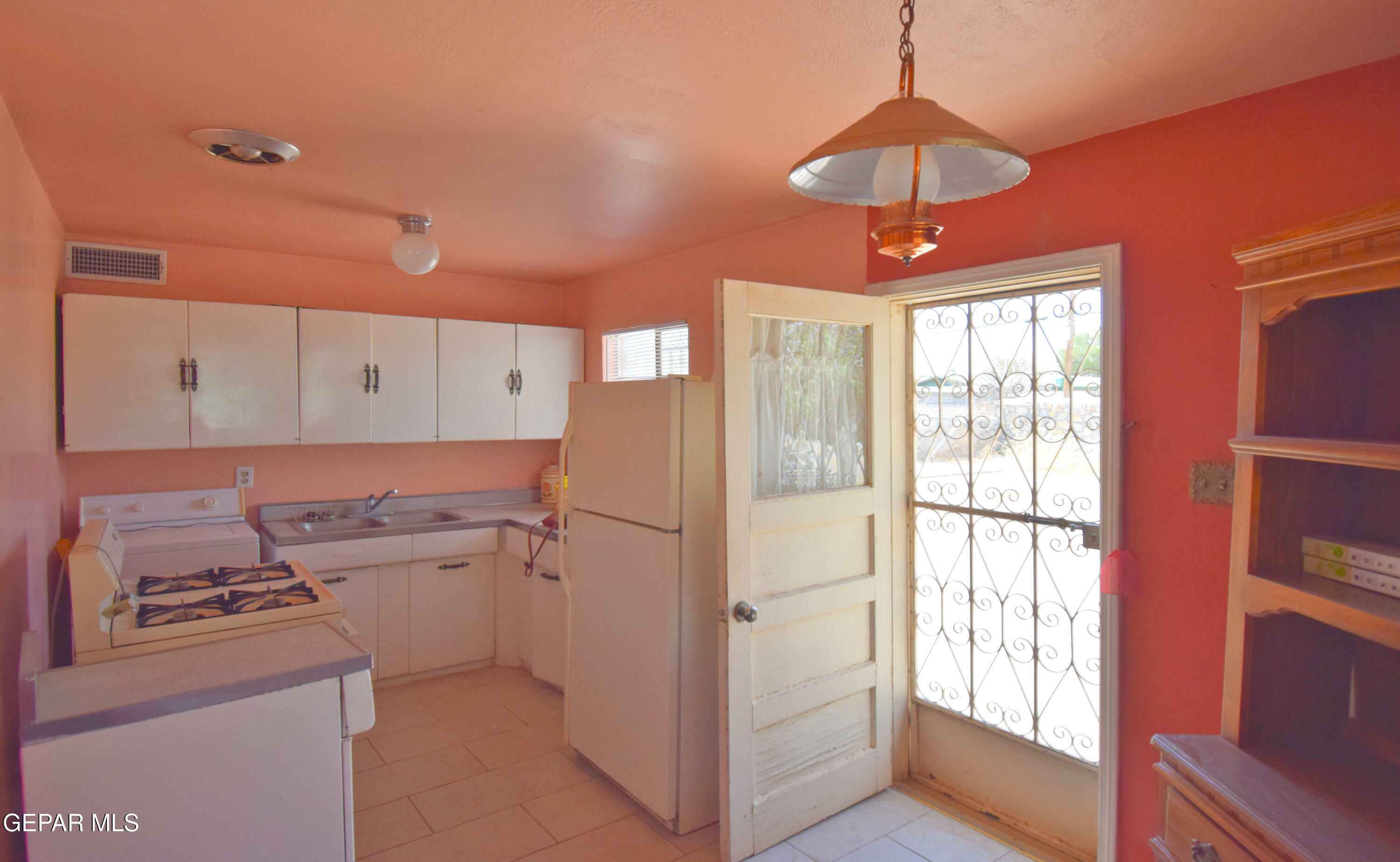 Property Photo:  637 Encino Drive  TX 79905 