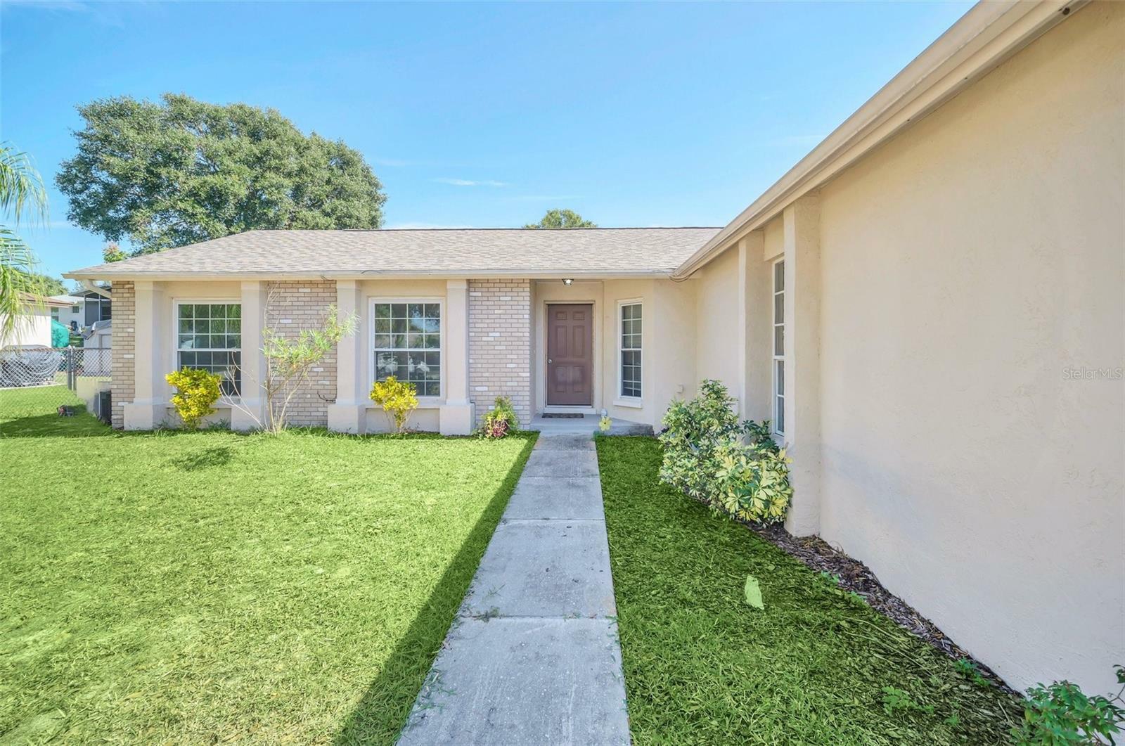 Property Photo: 2204 Clementine Trail FL 34714