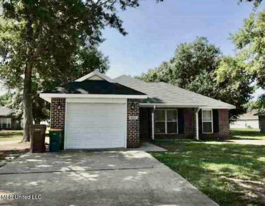 Property Photo:  211 Lantana Boulevard  MS 39560 