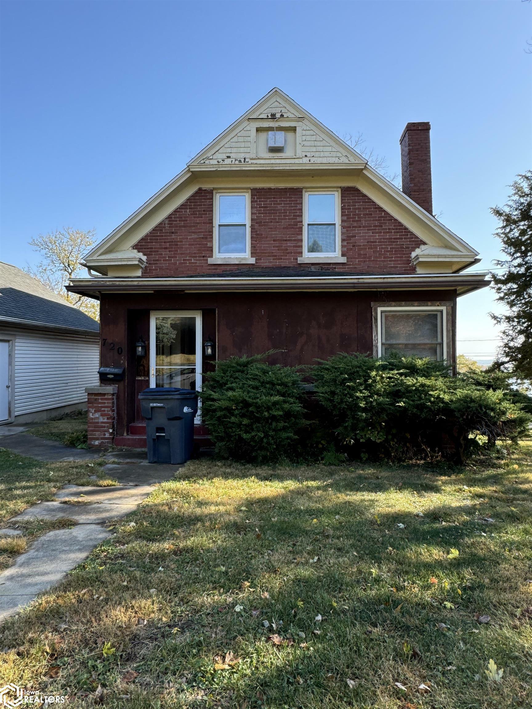 Property Photo:  720 S 4th Street  IA 52601 