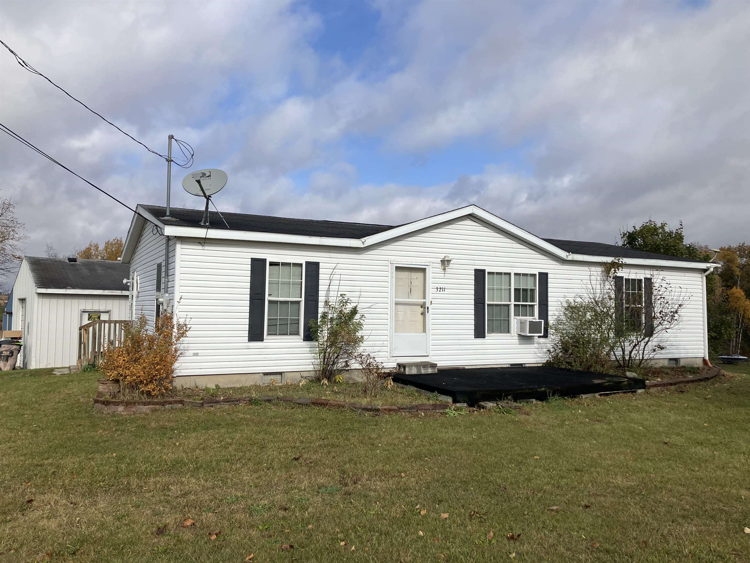 3211 E Surrey Road  Clare MI 48617 photo