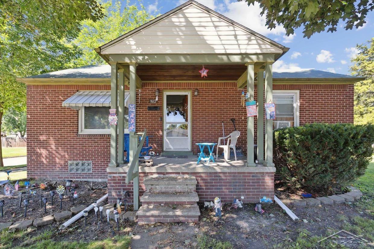 Property Photo:  1612 S Jefferson Street  MI 48708 