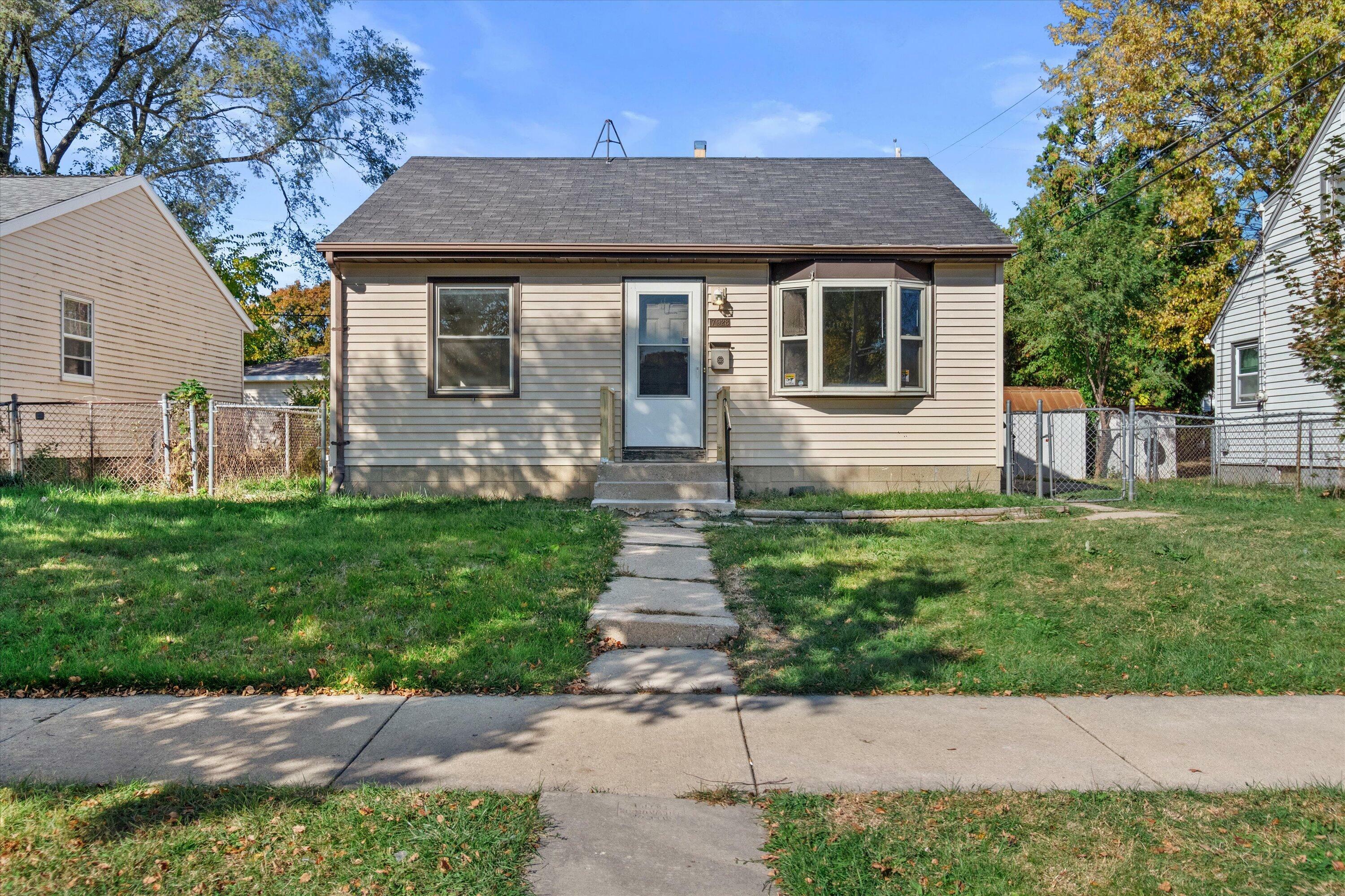 7928 W Grantosa Dr  Milwaukee WI 53218 photo