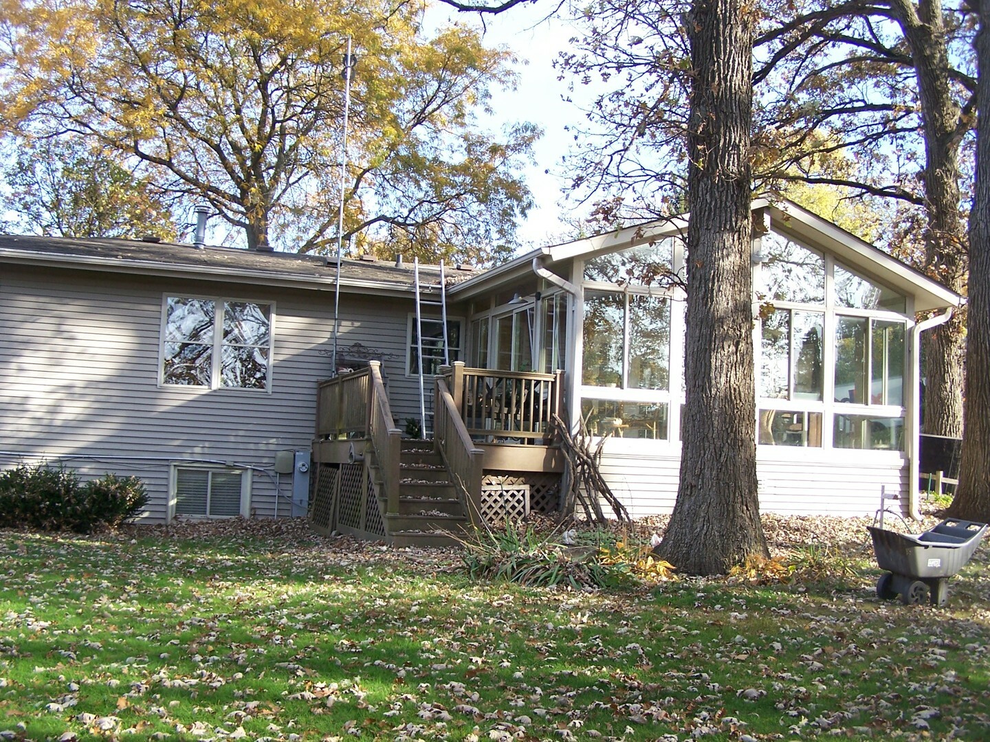 Property Photo:  1001 Essex Court  IL 60050 