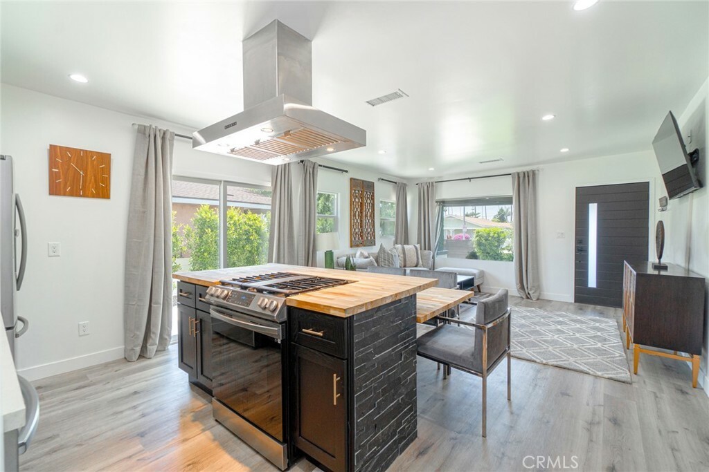 Property Photo: 3874 Arlington Avenue CA 90008