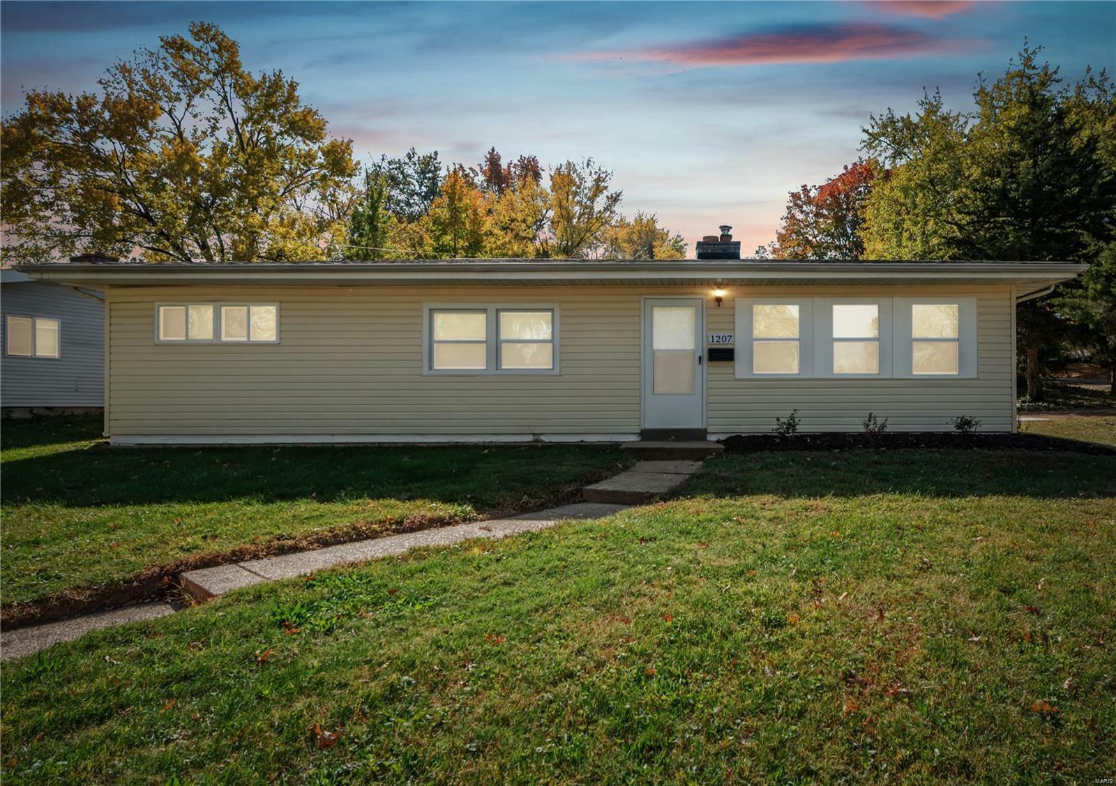 Property Photo:  1207 Weleba Avenue  MO 63121 