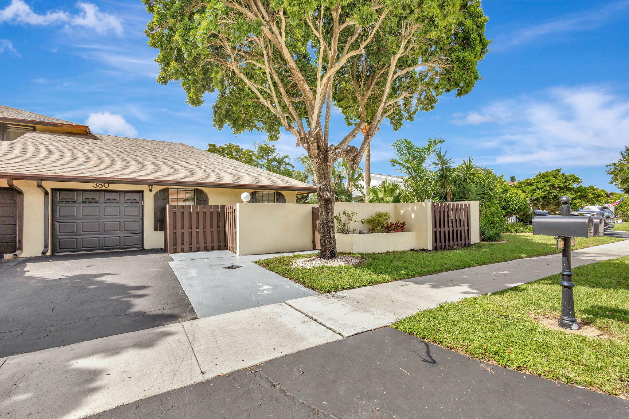 Property Photo:  380 SW 27th Avenue  FL 33445 