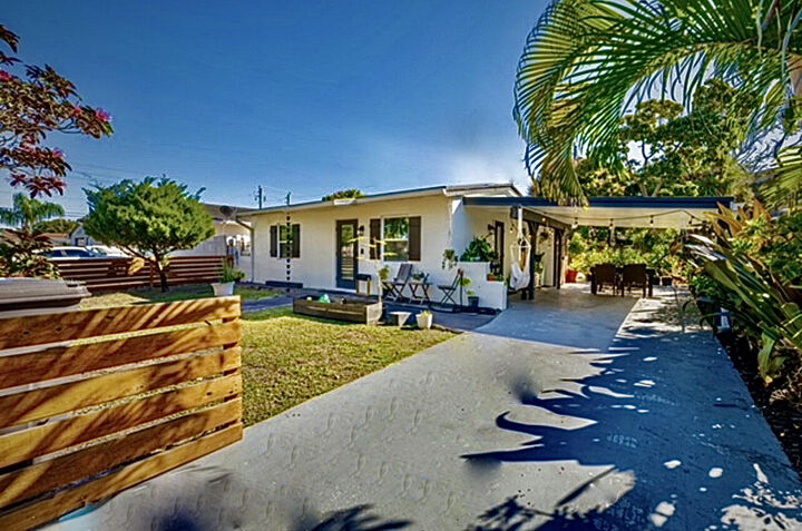 Property Photo: 1310 Worthington Street FL 33401