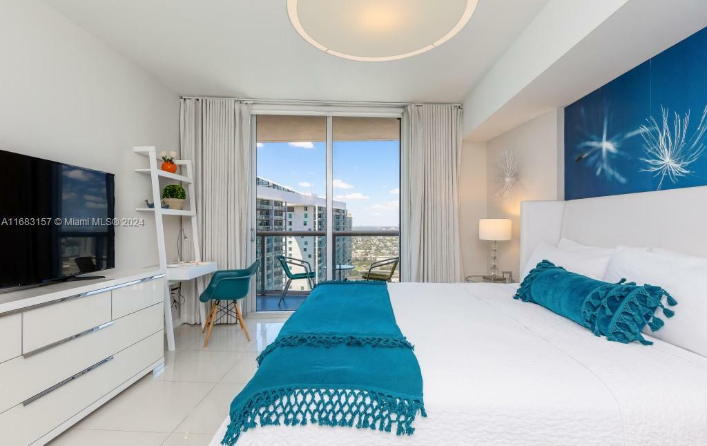 Property Photo:  485 Brickell Ave 3906  FL 33131 