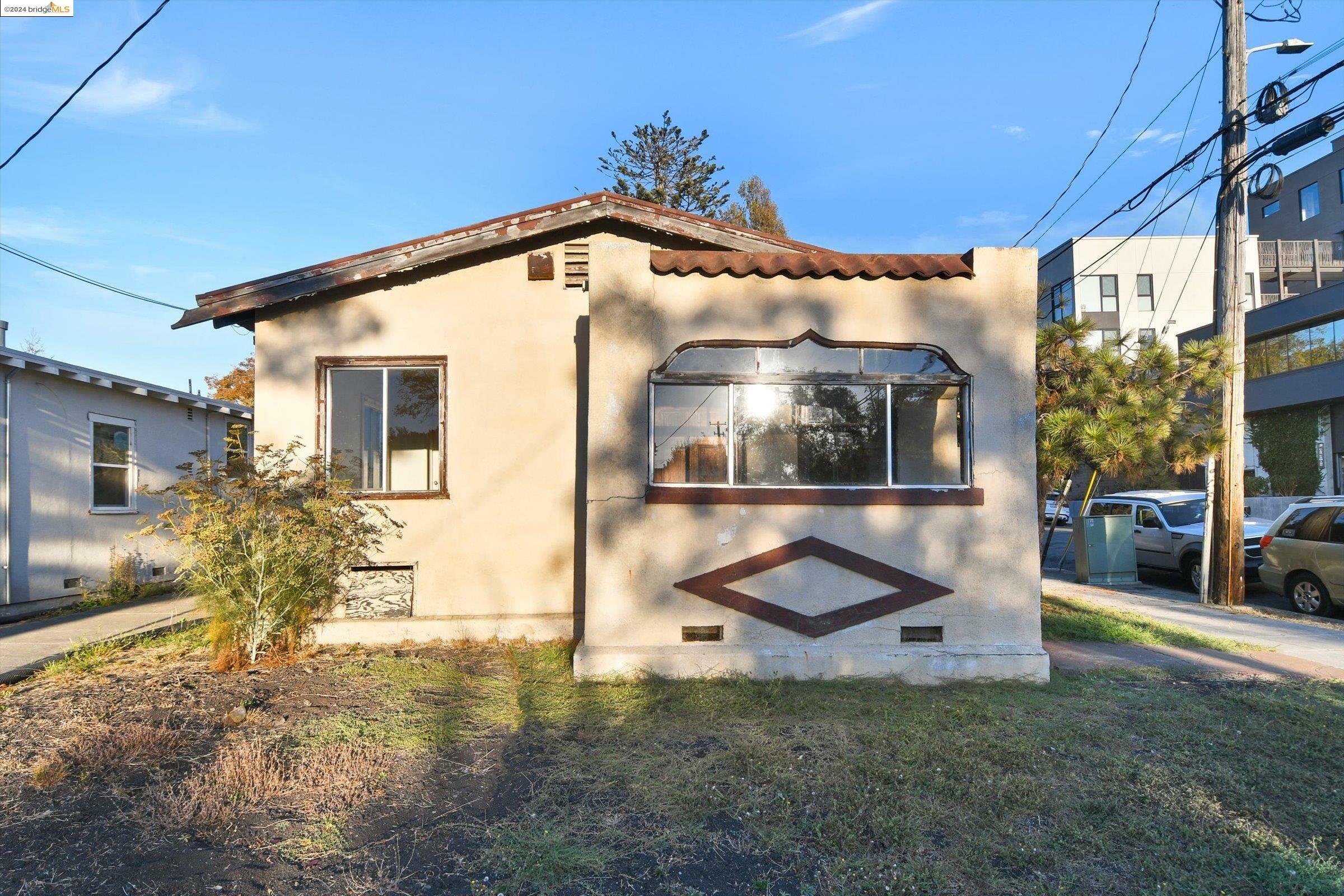 Property Photo:  1487 10th St  CA 94710 