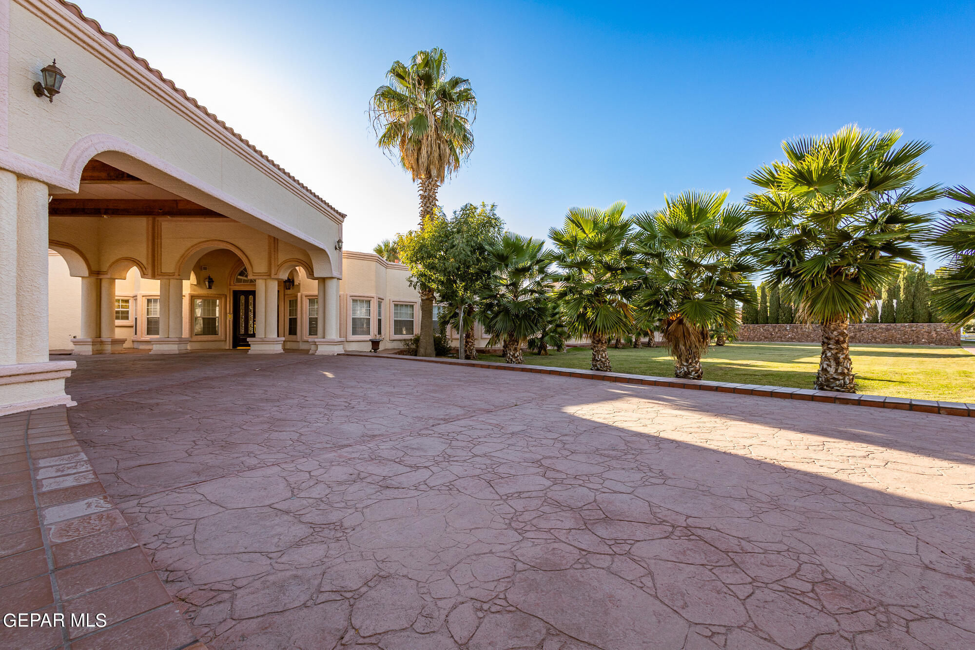 Property Photo:  18 Via Placita  TX 79927 