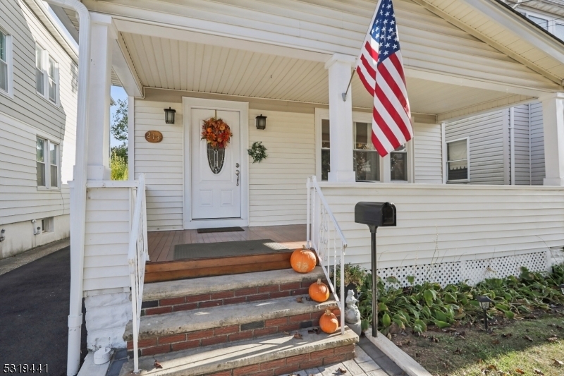 Property Photo:  213 Magie Ave  NJ 07204 