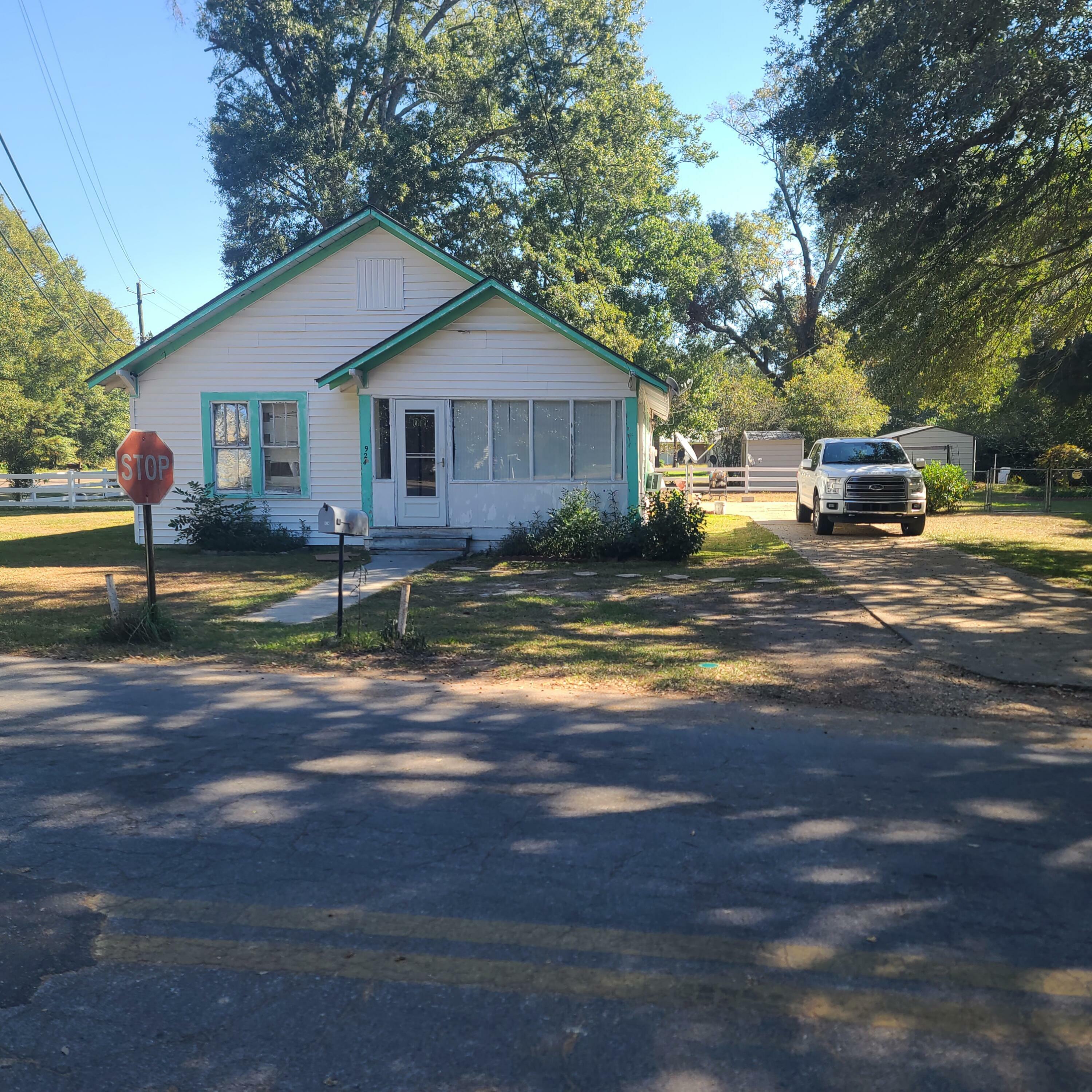 Property Photo:  924 Branton Ave.  MS 39429 