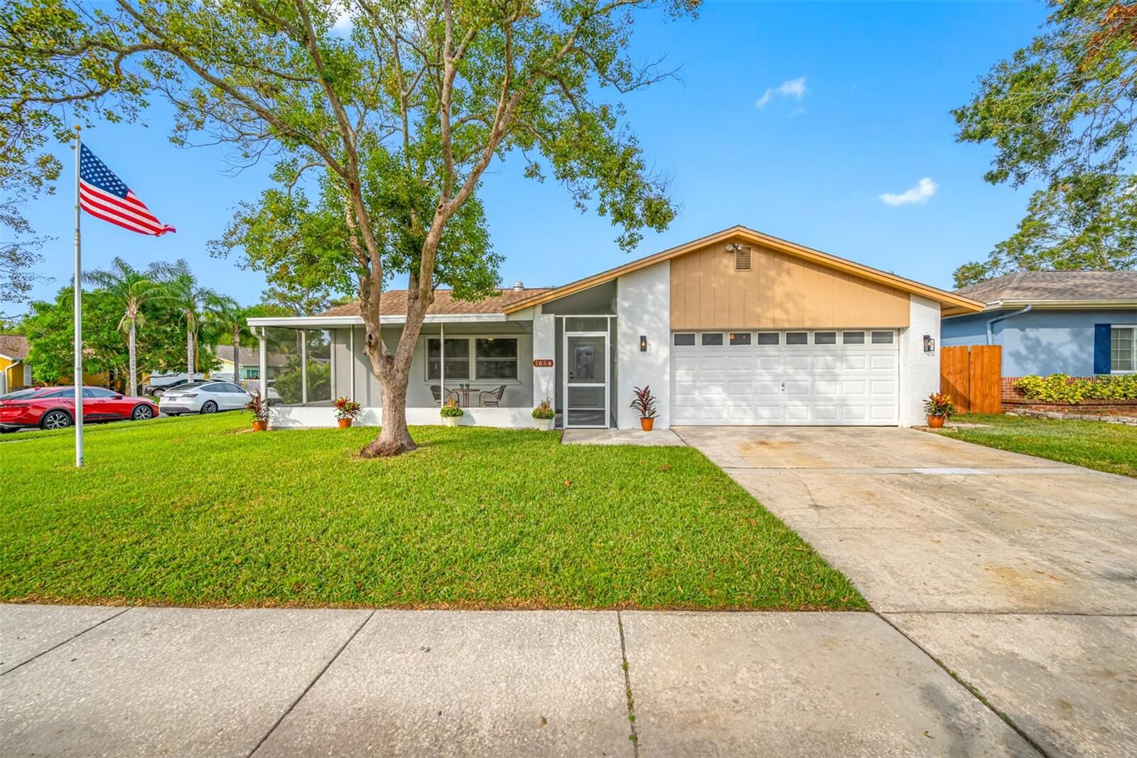 Property Photo:  1614 E Groveleaf Avenue  FL 34683 