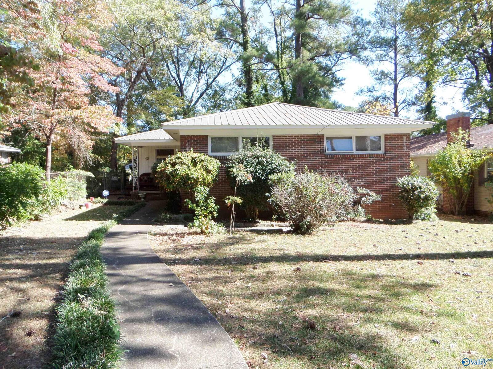 Property Photo:  220 Oak Drive  AL 35903 