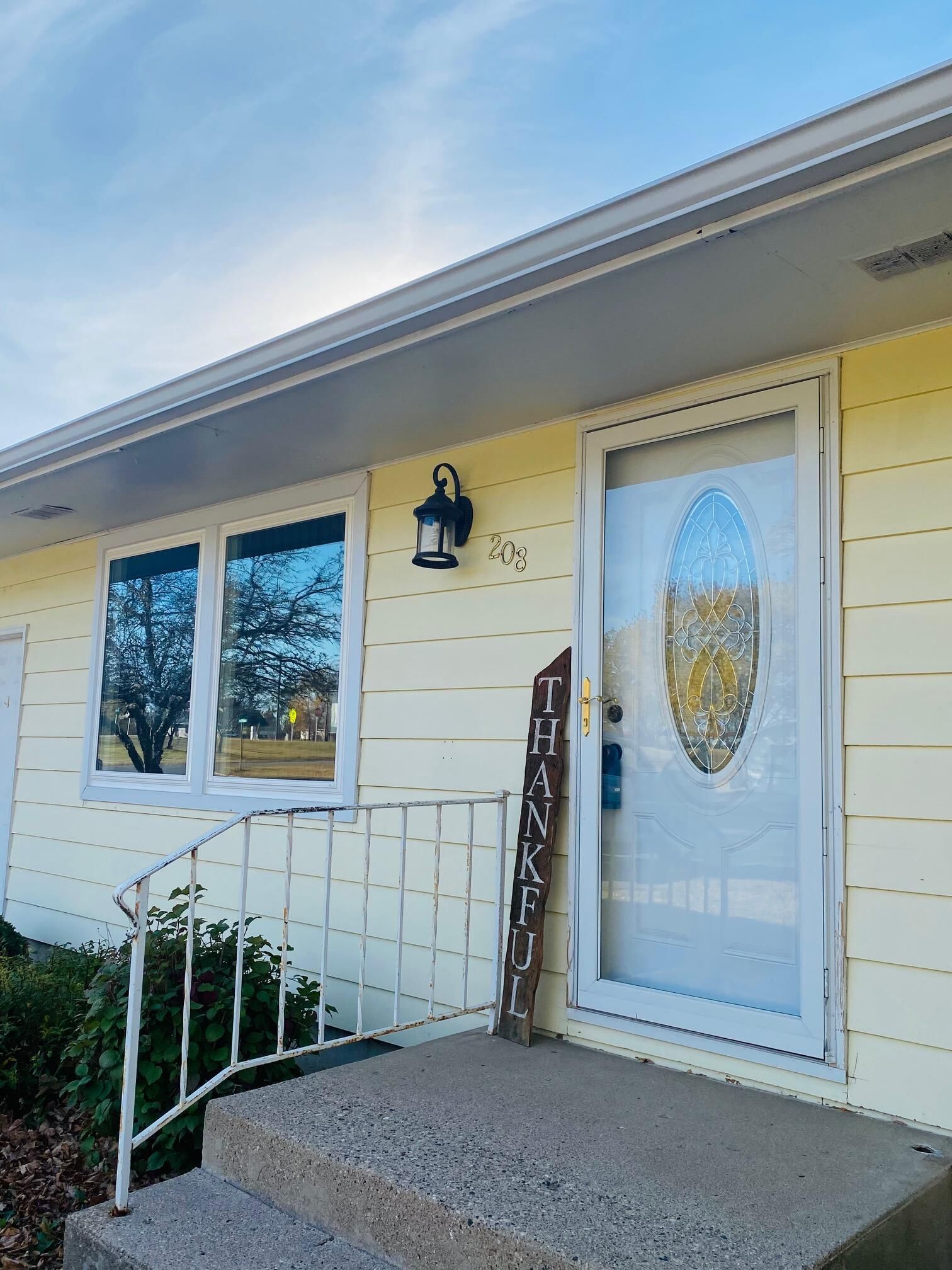 Property Photo:  208 Broadway Avenue  MN 56501 