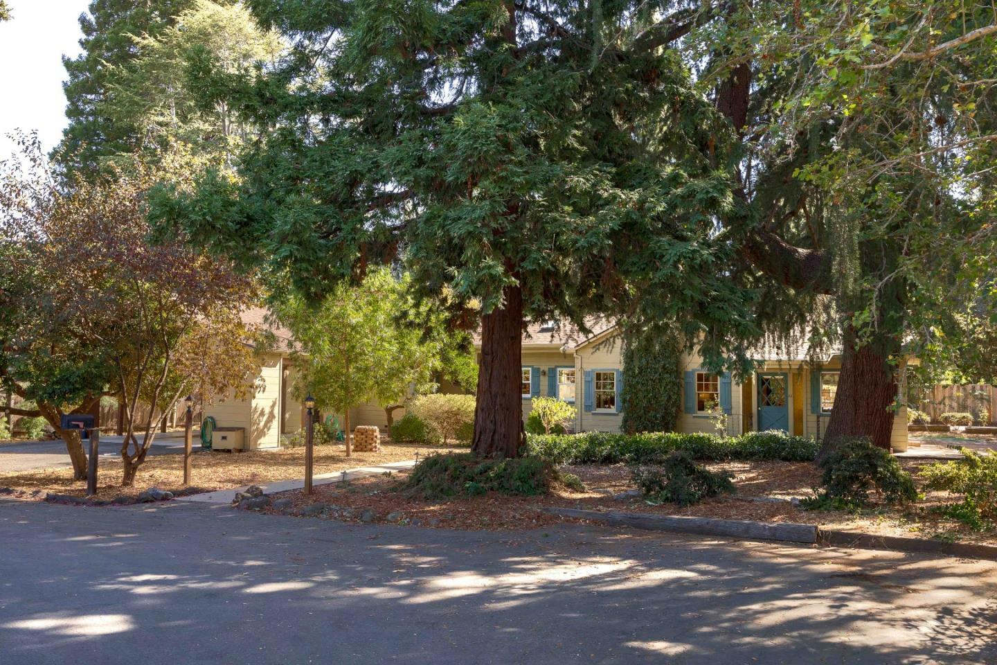 Property Photo:  12 Maywood Lane  CA 94025 