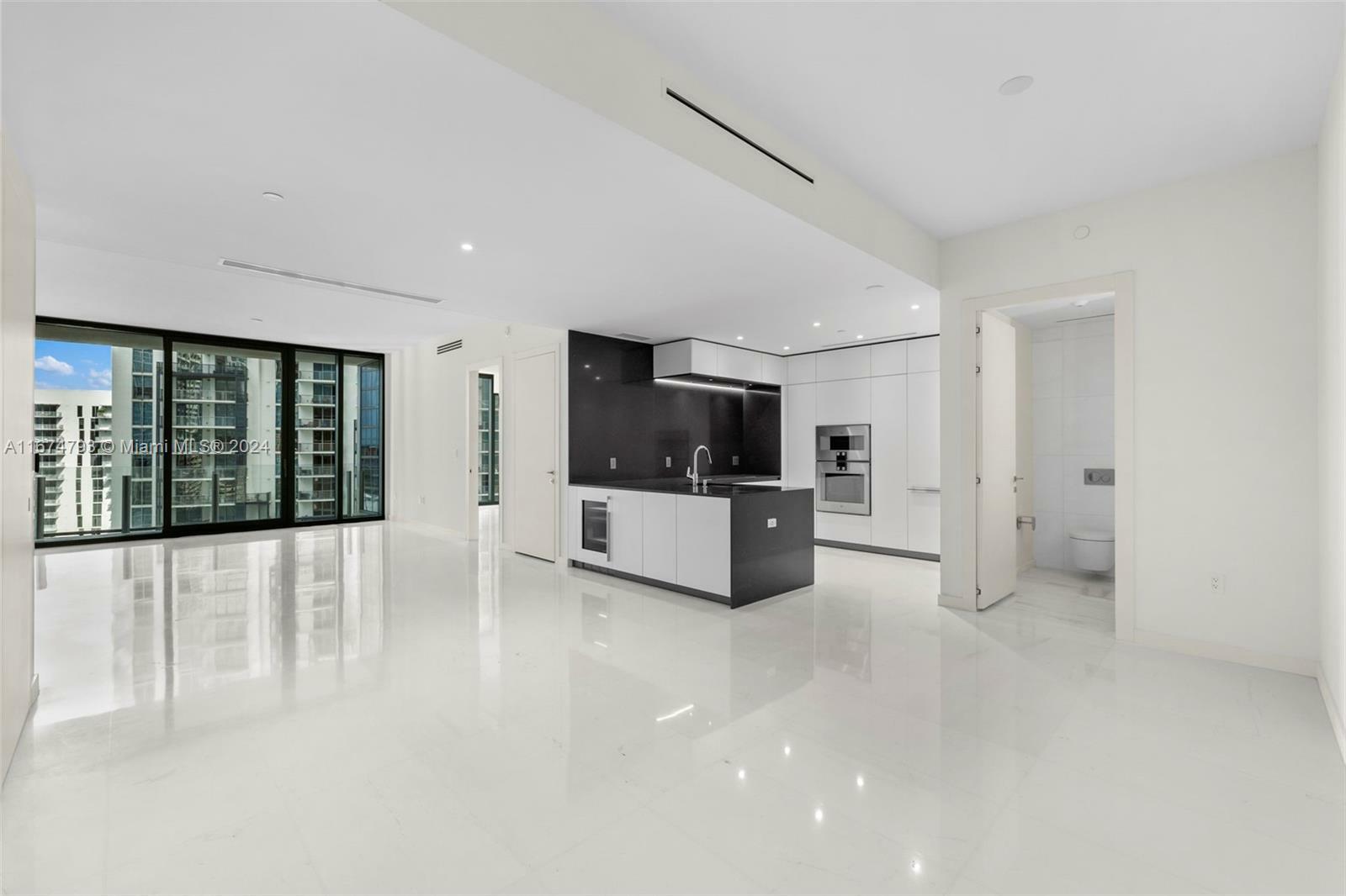 Property Photo:  300 Biscayne Blvd Way 2409  FL 33131 