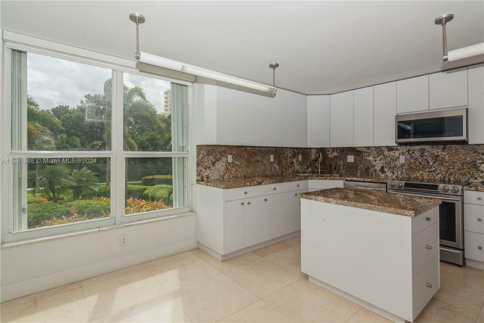 Property Photo:  611 Ocean Dr 2E  FL 33149 