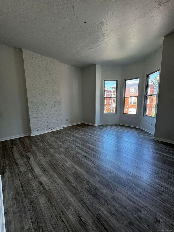 Property Photo:  43 Seyms Street 2  CT 06120 