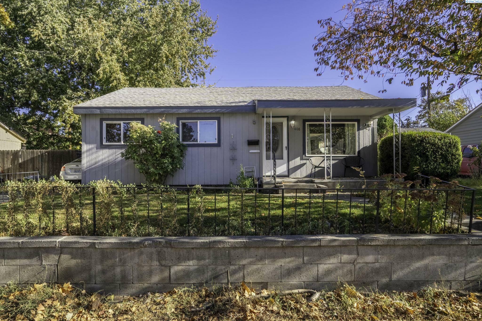 Property Photo:  408 Smith Ave.  WA 99352 