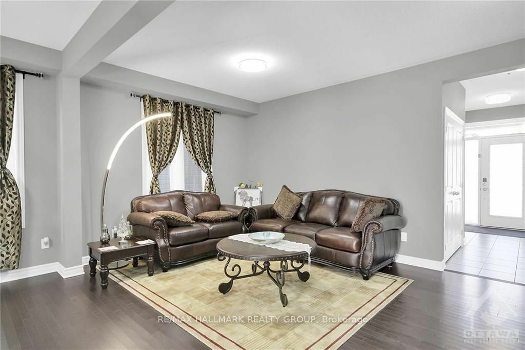 Property Photo:  302 Eaglehead Cres  ON K2S 2H9 