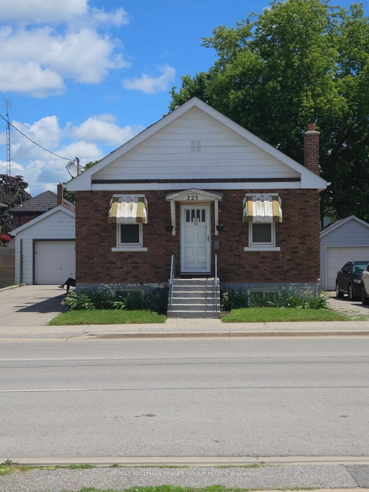 223 Celina St  Oshawa ON L1H 4N7 photo