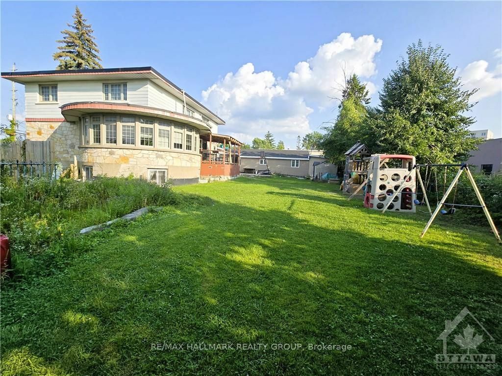 Property Photo:  1196 Rainbow St  ON K1J 6X9 