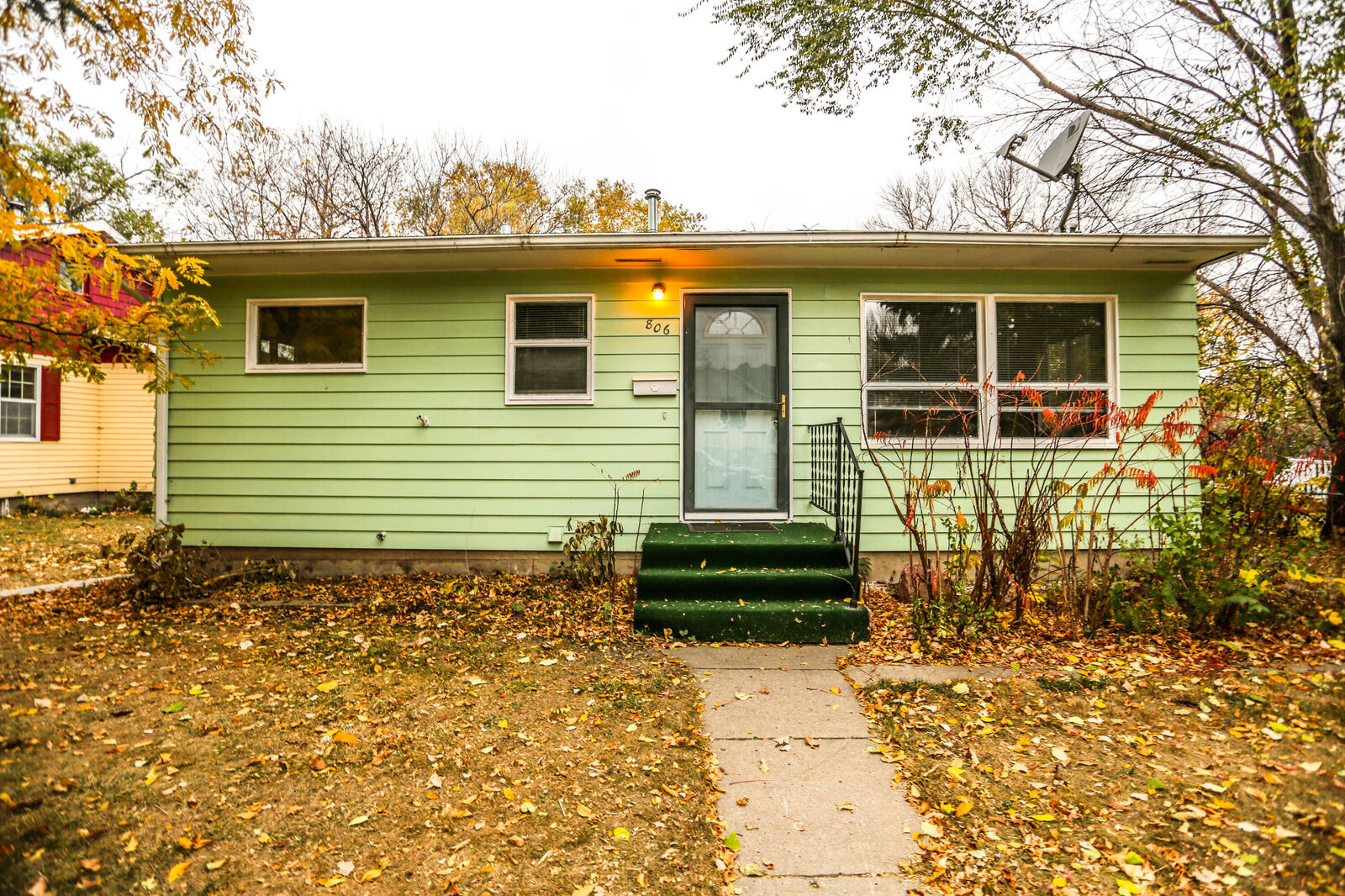 Property Photo:  806 S Cochrane St  SD 57401 