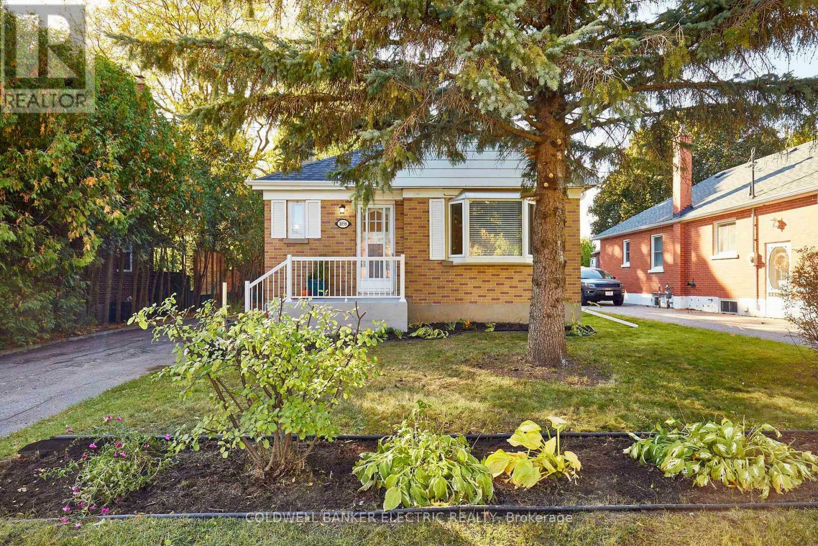 Property Photo:  1058 Hortop Street  ON L1G 4P6 