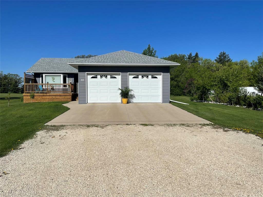 Property Photo: 89 Oak Street MB R0H 1L0