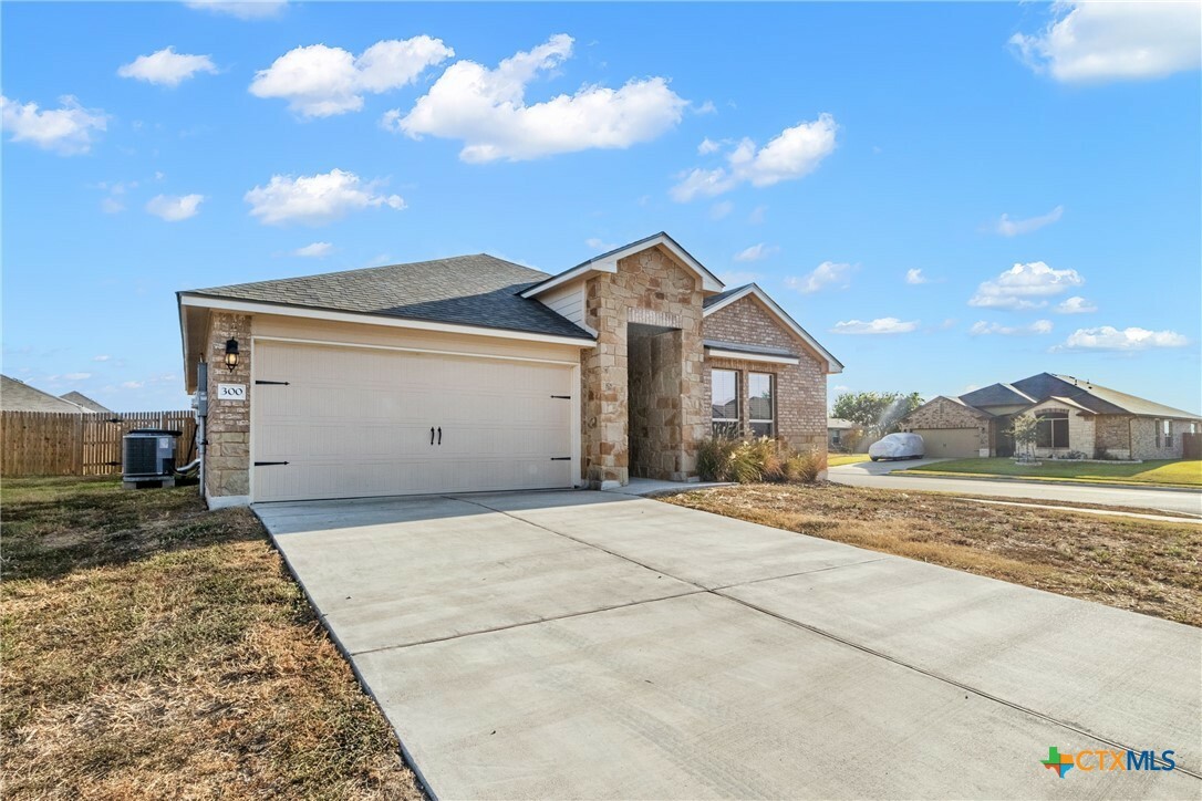 Property Photo:  300 Danielle Drive  TX 76542 