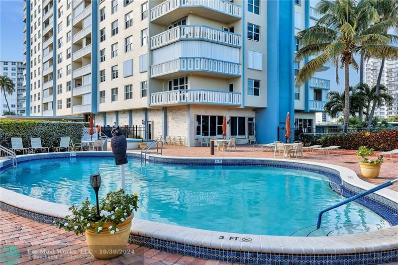 Property Photo:  305 N Pompano Beach Blvd 1402  FL 33062 