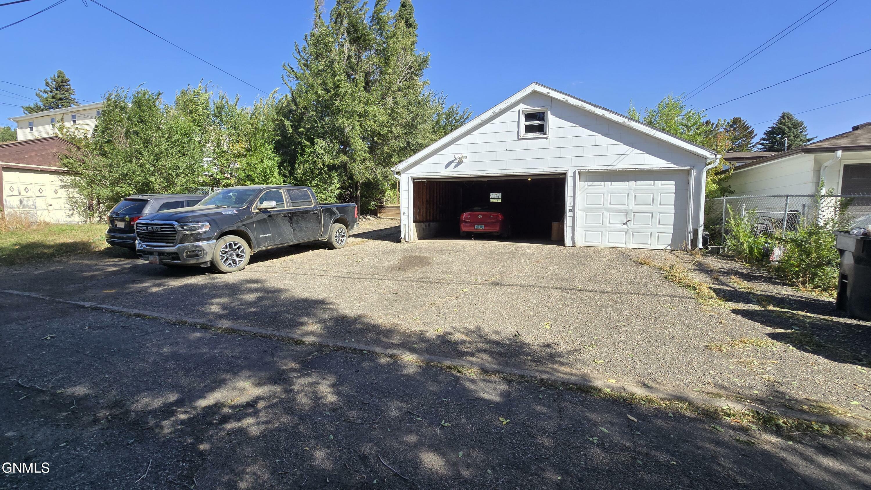 Property Photo:  905 3rd Avenue NW  ND 58554 