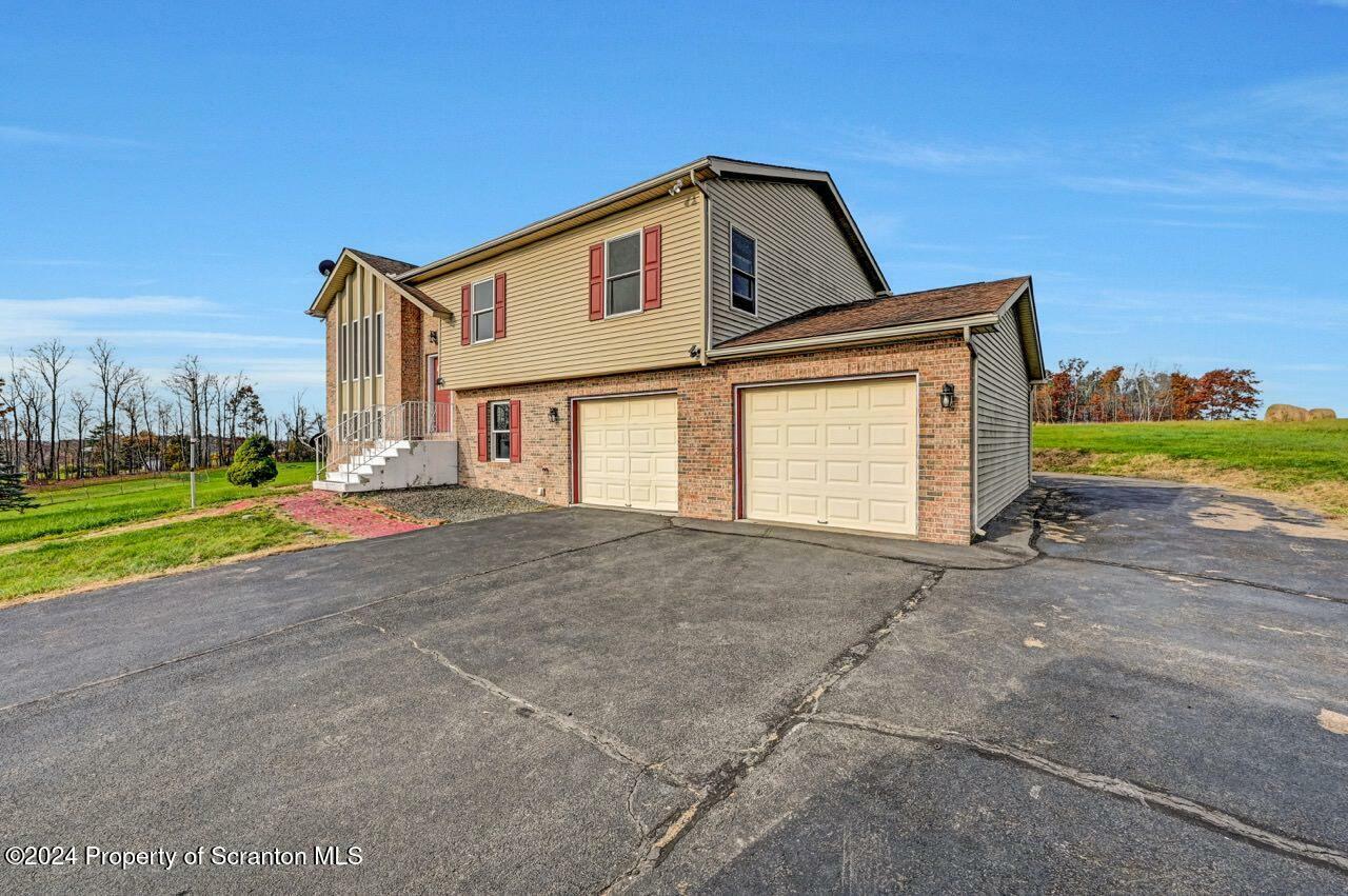 Property Photo:  880 Dickinson Road  PA 18414 