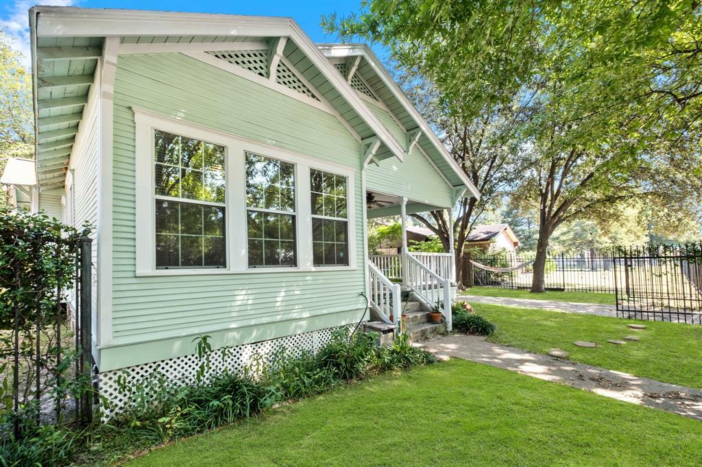 Property Photo:  211 Telephone Road  TX 77023 